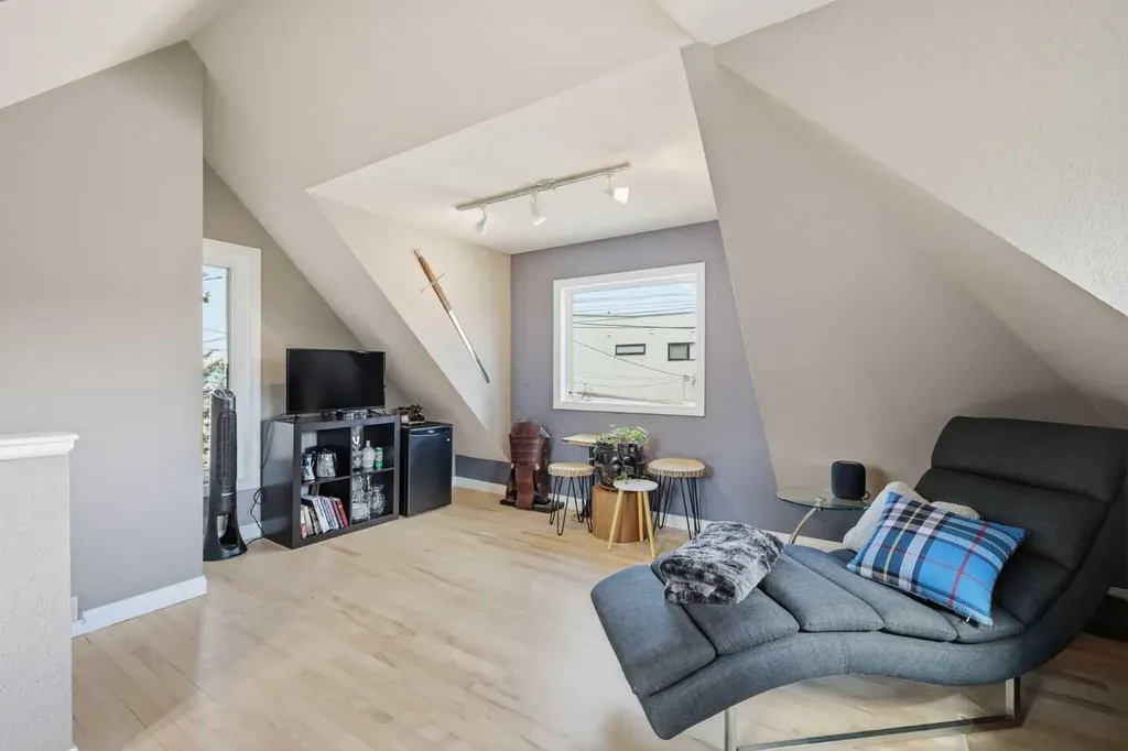 2712 22 Street SW Calgary AB T2T 5G4