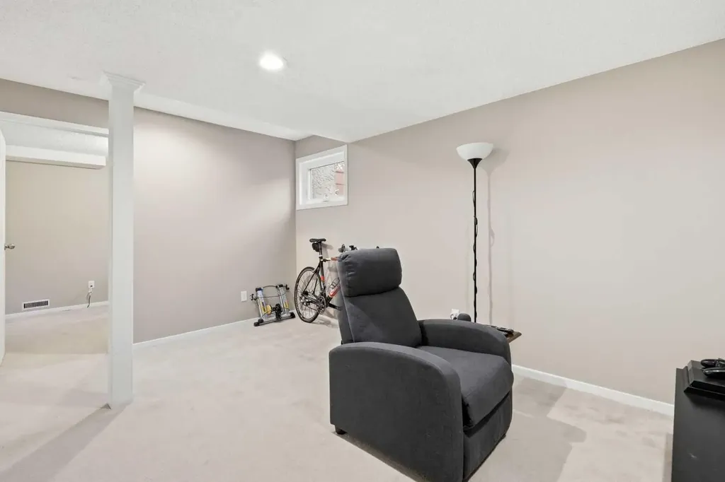 2712 22 Street SW Calgary AB T2T 5G4
