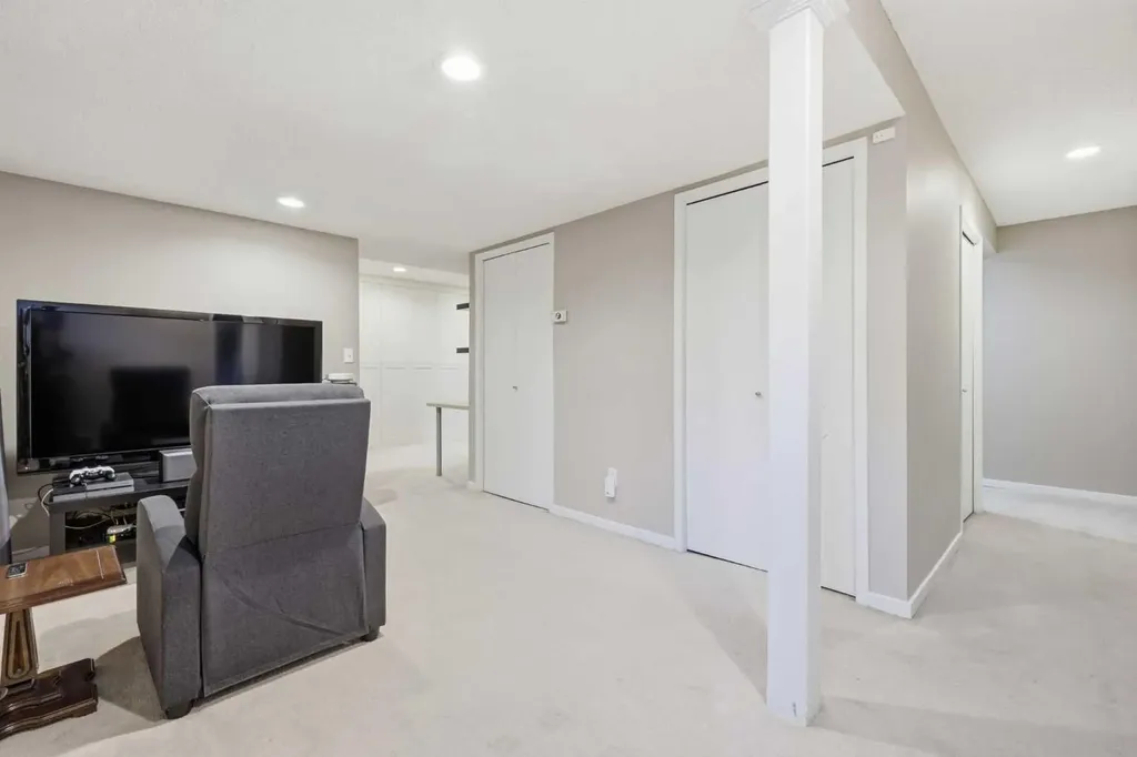 2712 22 Street SW Calgary AB T2T 5G4