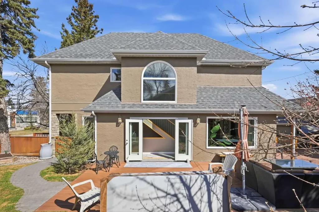 2712 22 Street SW Calgary AB T2T 5G4