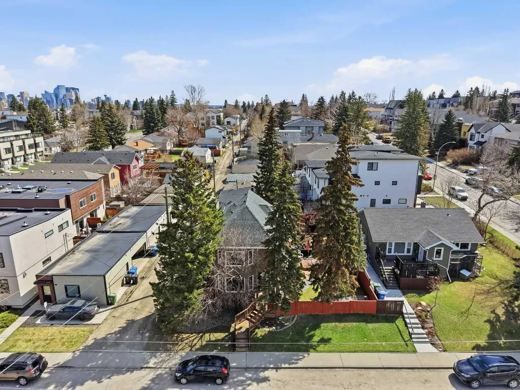 2712 22 Street SW Calgary AB T2T 5G4
