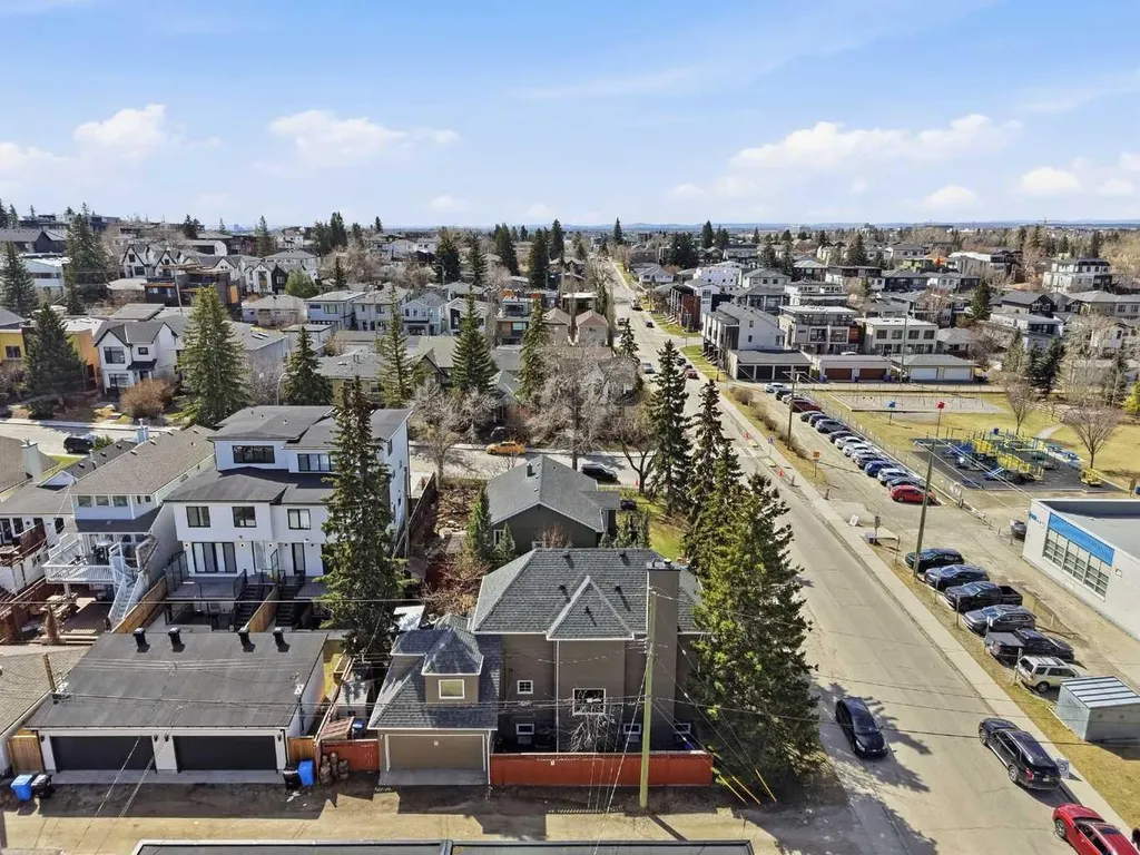 2712 22 Street SW Calgary AB T2T 5G4