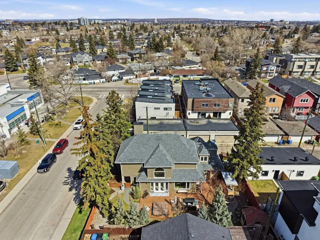 2712 22 Street SW Calgary AB T2T 5G4