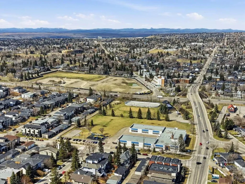 2712 22 Street SW Calgary AB T2T 5G4
