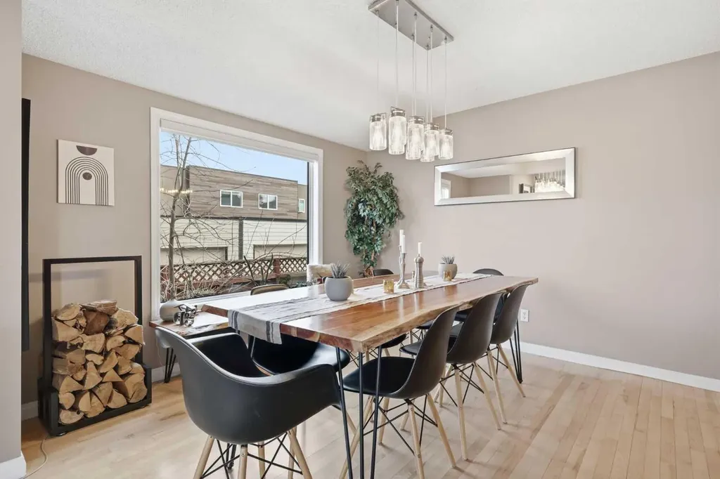 2712 22 Street SW Calgary AB T2T 5G4