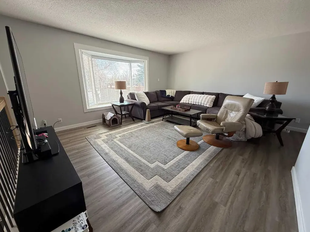 73 Mcgill Boulevard W Lethbridge AB T1K 3V7