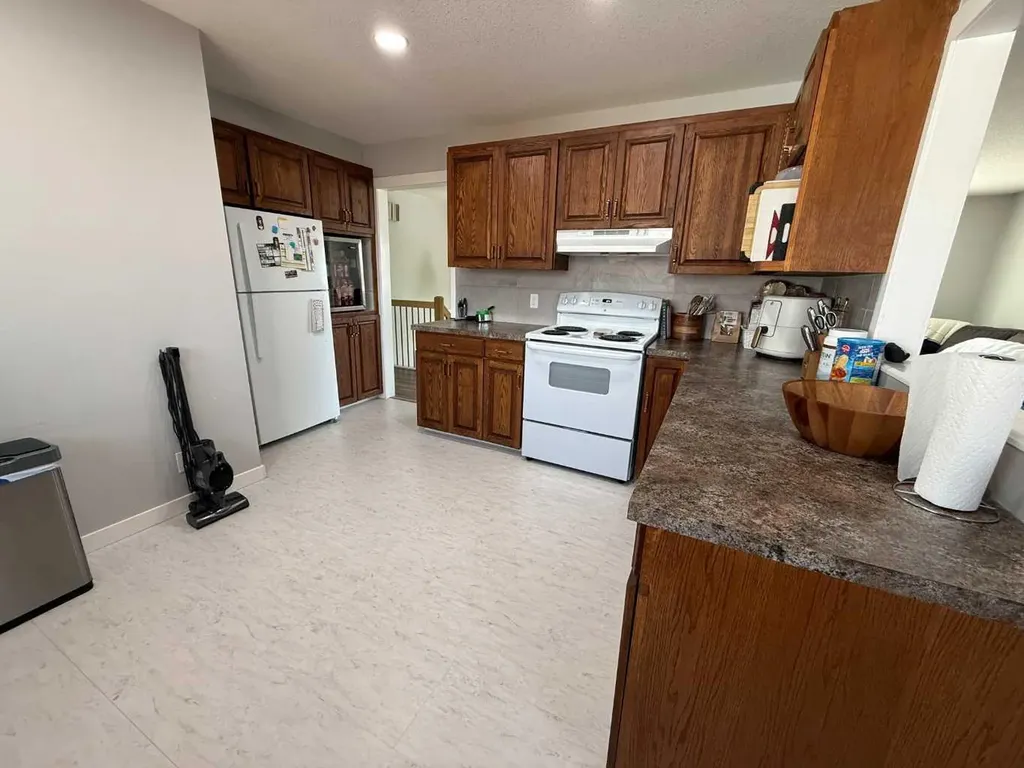 73 Mcgill Boulevard W Lethbridge AB T1K 3V7
