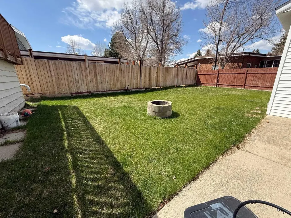 73 Mcgill Boulevard W Lethbridge AB T1K 3V7