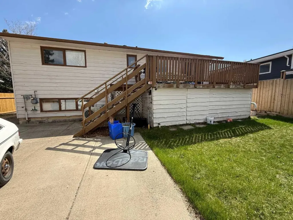 73 Mcgill Boulevard W Lethbridge AB T1K 3V7
