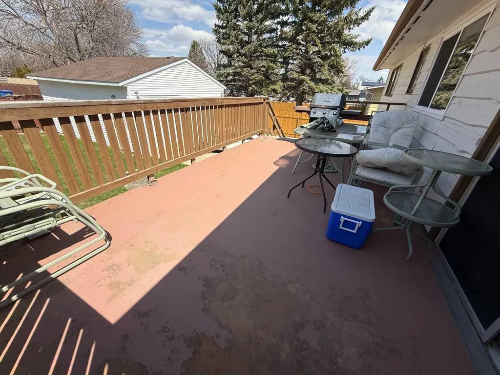 73 Mcgill Boulevard W Lethbridge AB T1K 3V7