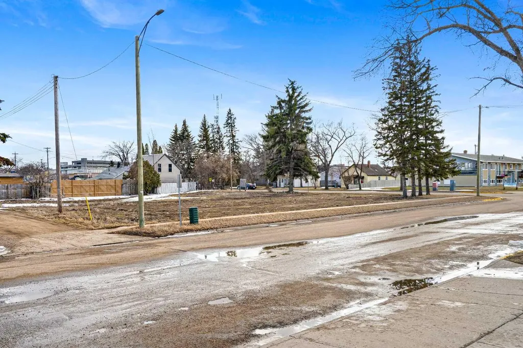 5315 49 Avenue Lloydminster SK S9V 0V2