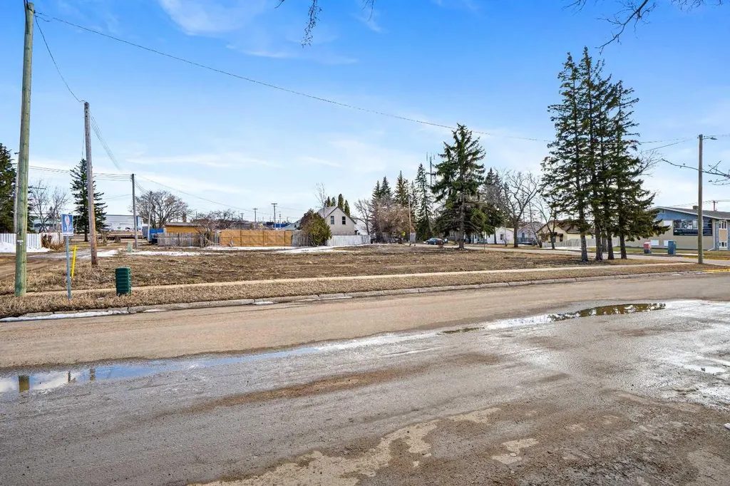 5315 49 Avenue Lloydminster SK S9V 0V2