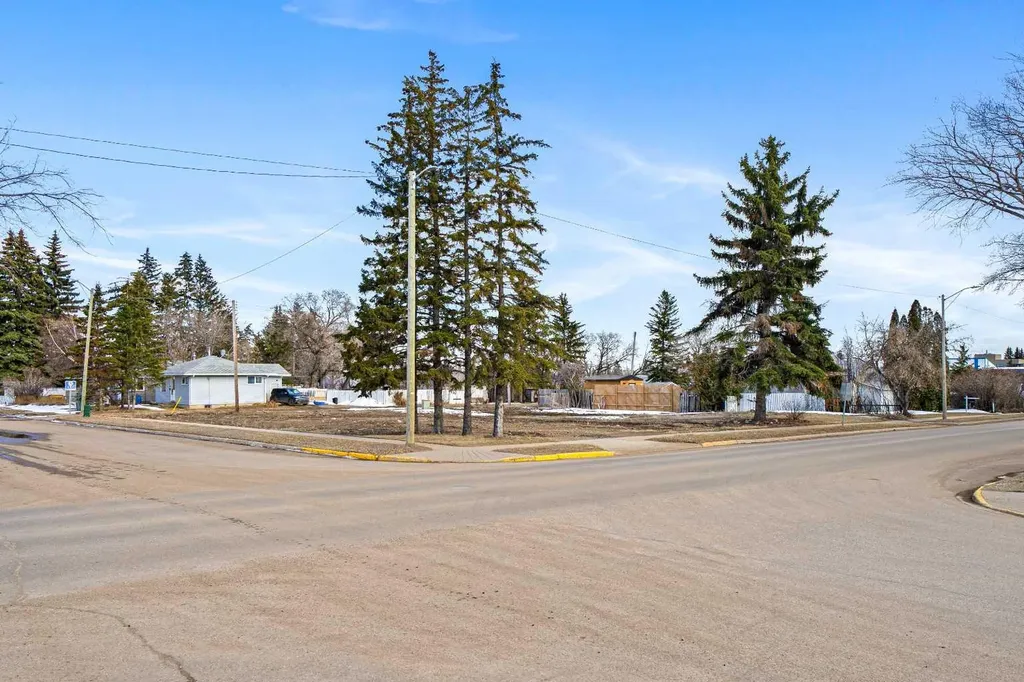 5315 49 Avenue Lloydminster SK S9V 0V2
