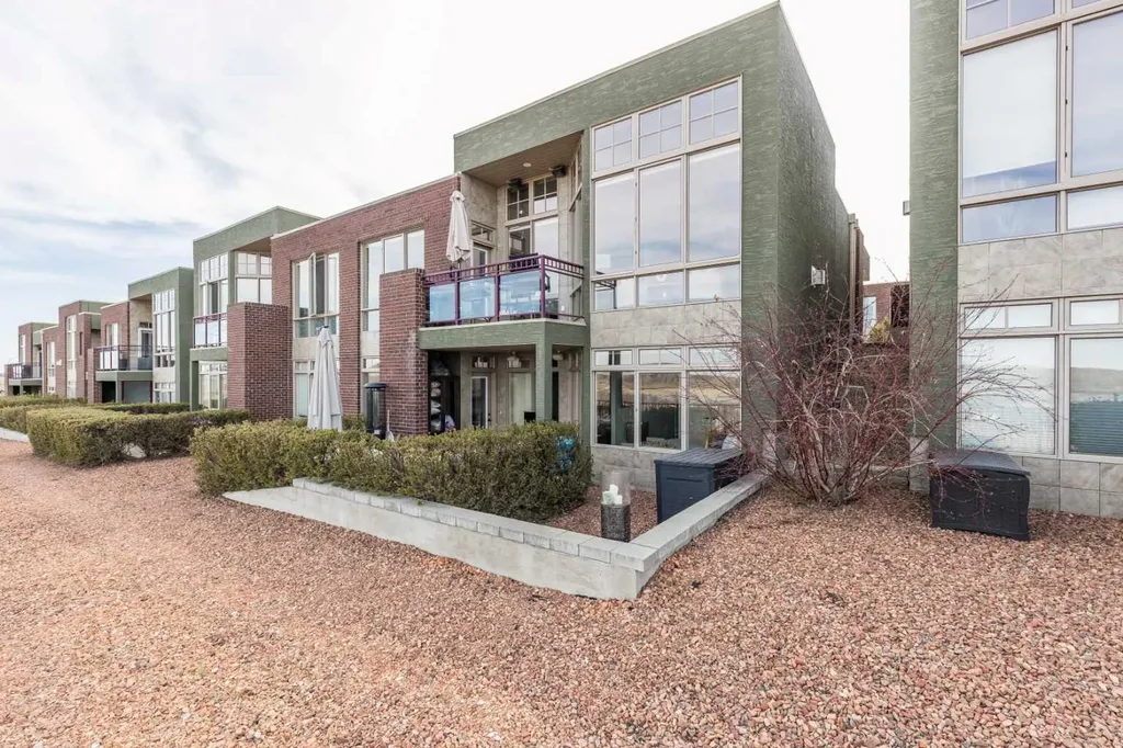 10 Palisades Mews NE Medicine Hat AB T1C2B5