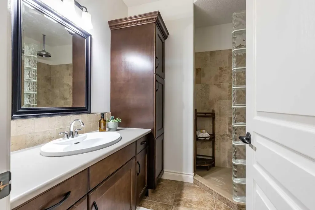 10 Palisades Mews NE Medicine Hat AB T1C2B5