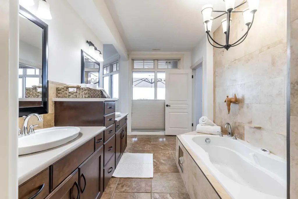 10 Palisades Mews NE Medicine Hat AB T1C2B5