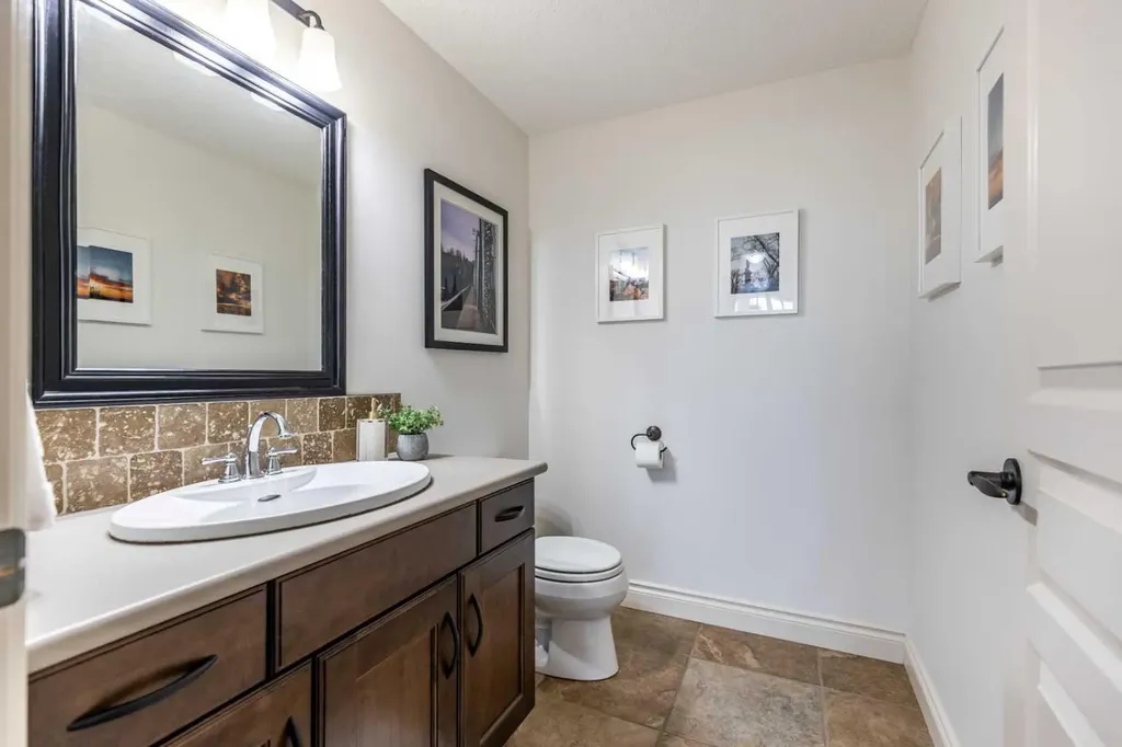 10 Palisades Mews NE Medicine Hat AB T1C2B5