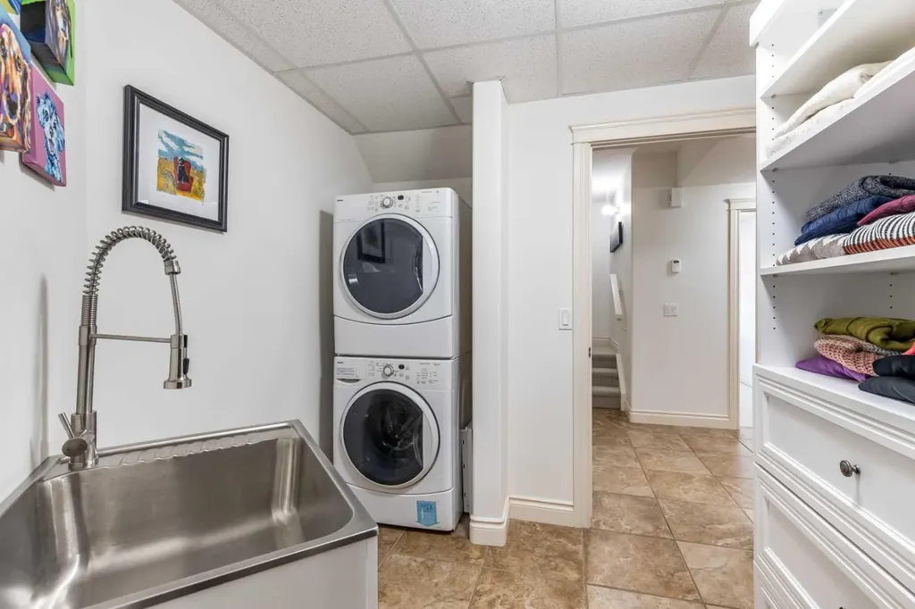 10 Palisades Mews NE Medicine Hat AB T1C2B5
