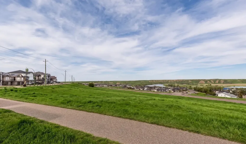 10 Palisades Mews NE Medicine Hat AB T1C2B5
