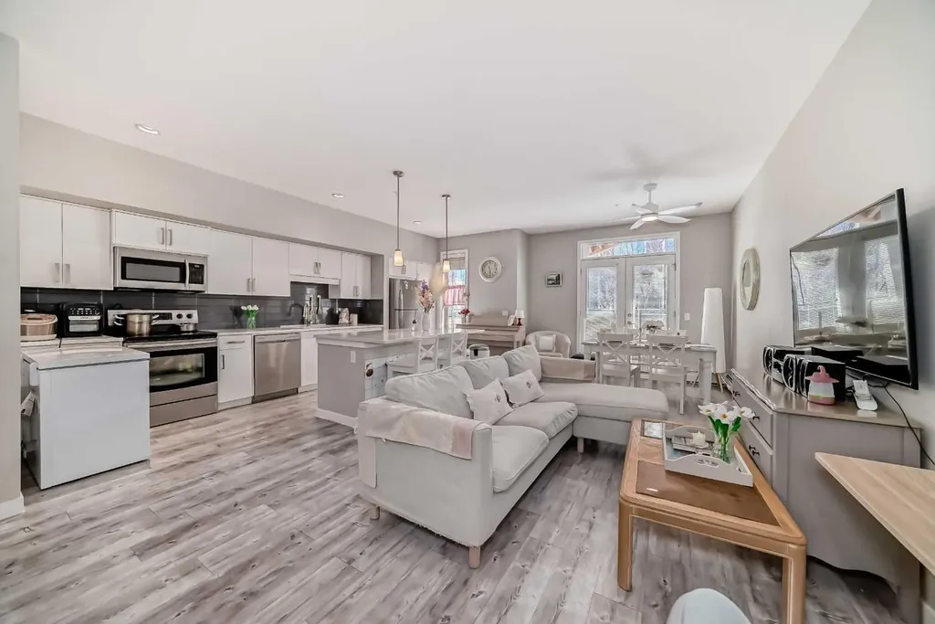 7 Westpark Common SW Calgary AB T3H 0Y4