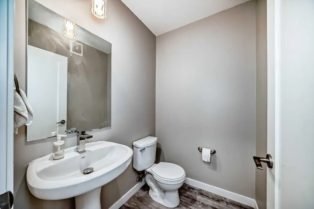 7 Westpark Common SW Calgary AB T3H 0Y4
