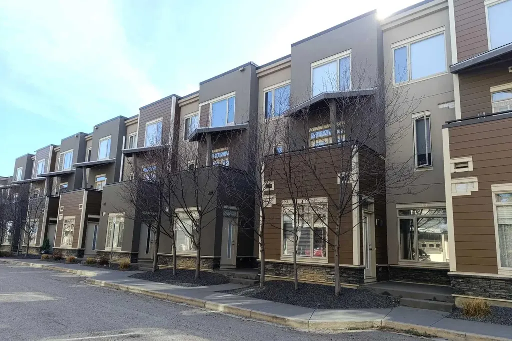 7 Westpark Common SW Calgary AB T3H 0Y4