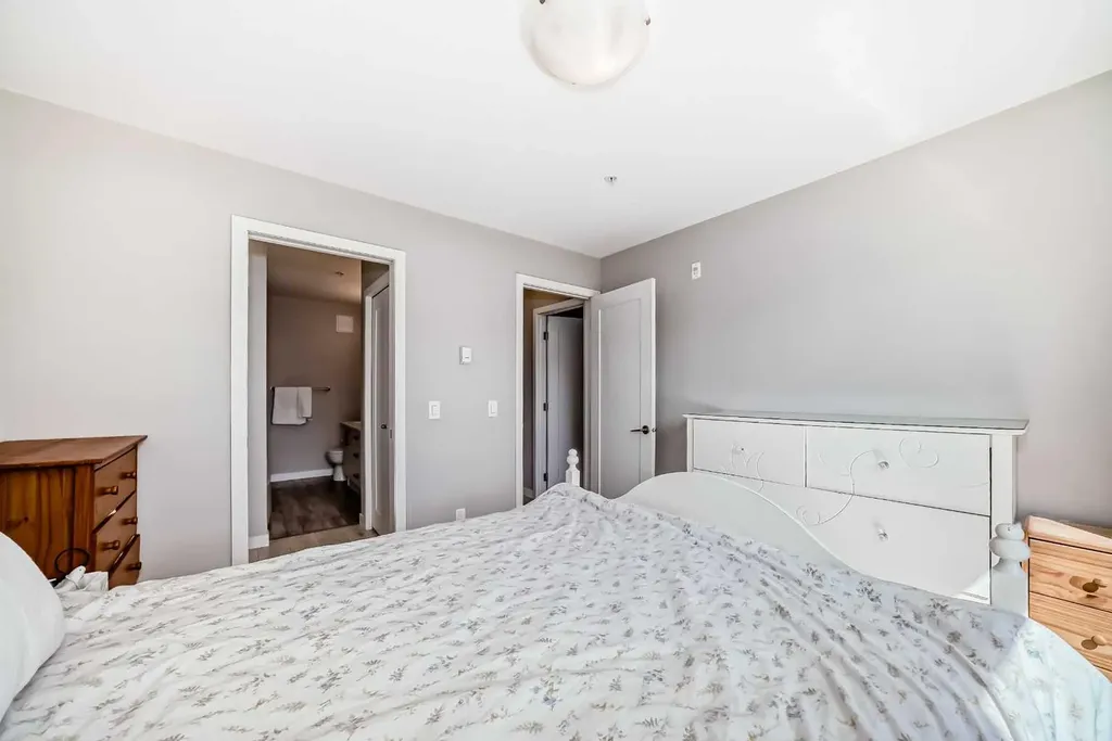 7 Westpark Common SW Calgary AB T3H 0Y4