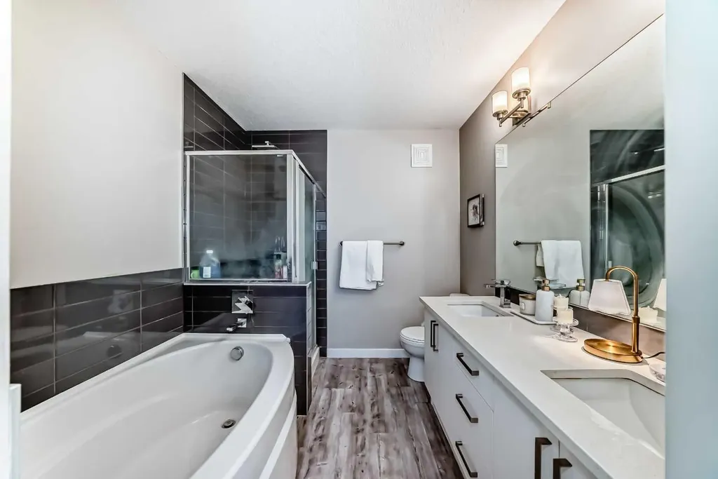 7 Westpark Common SW Calgary AB T3H 0Y4