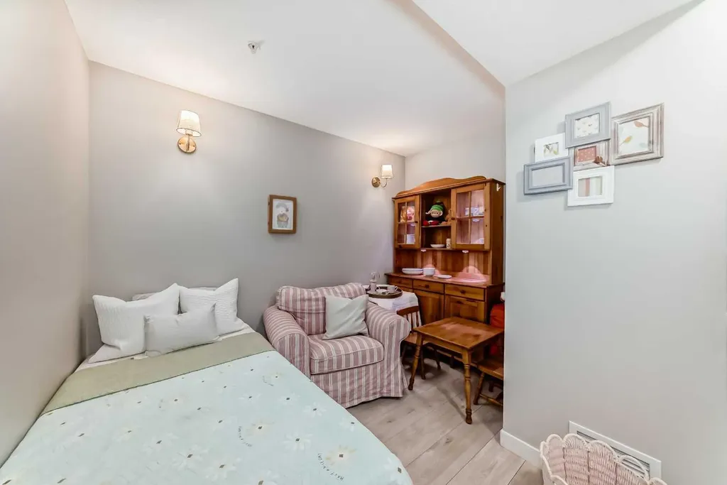 7 Westpark Common SW Calgary AB T3H 0Y4