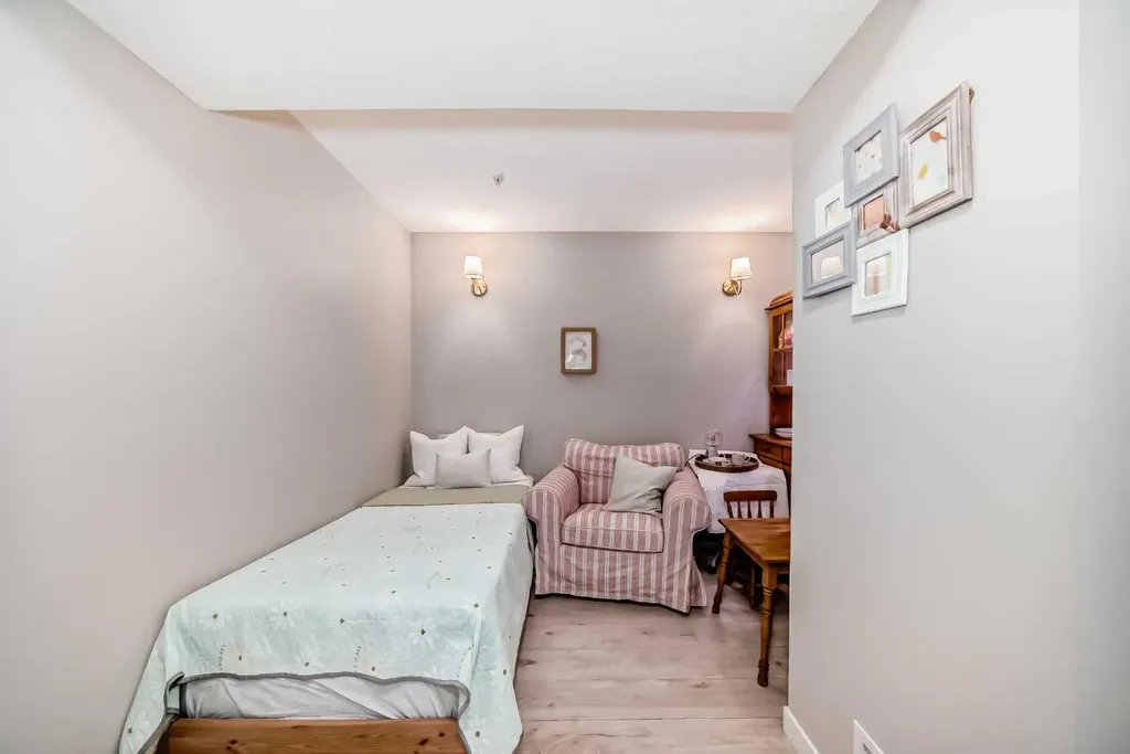 7 Westpark Common SW Calgary AB T3H 0Y4