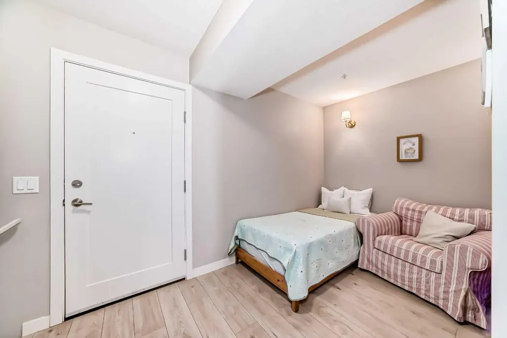 7 Westpark Common SW Calgary AB T3H 0Y4