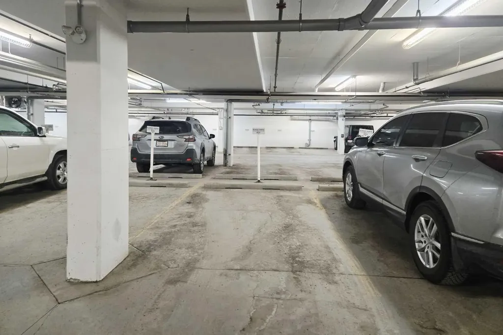 7 Westpark Common SW Calgary AB T3H 0Y4