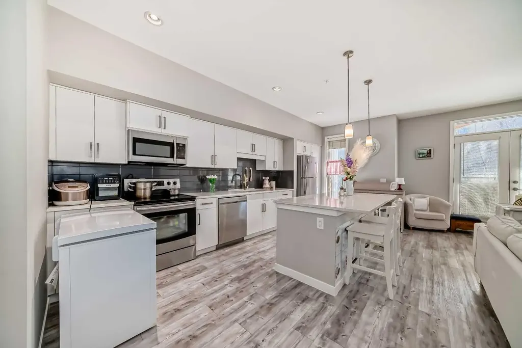 7 Westpark Common SW Calgary AB T3H 0Y4