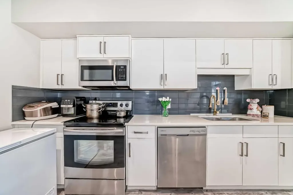 7 Westpark Common SW Calgary AB T3H 0Y4