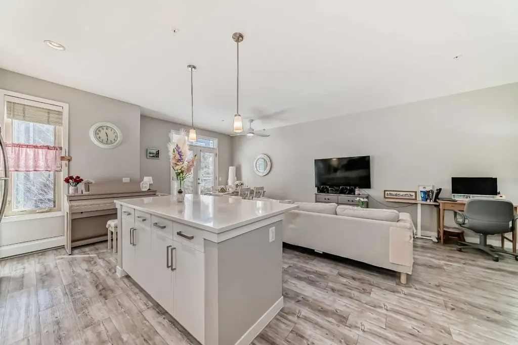 7 Westpark Common SW Calgary AB T3H 0Y4