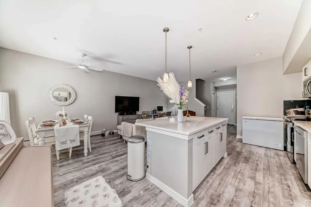 7 Westpark Common SW Calgary AB T3H 0Y4