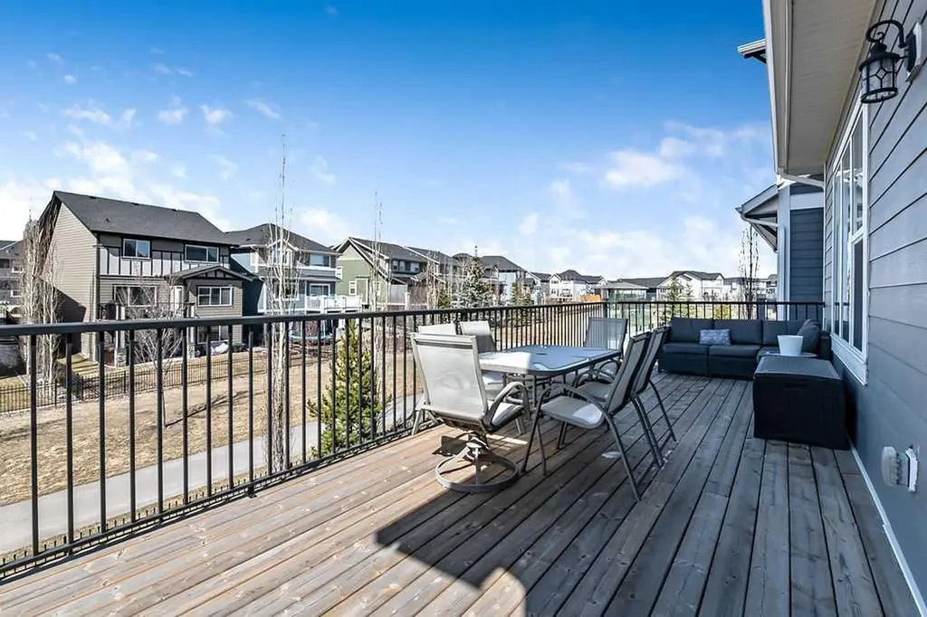 75 Sundown Way Cochrane AB T4C 2M4