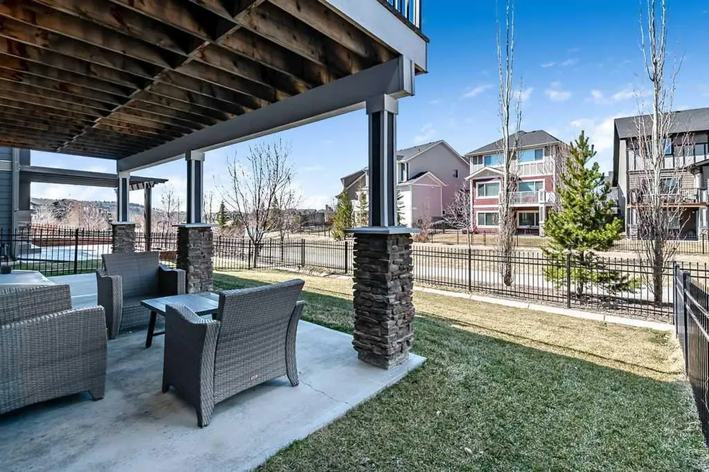 75 Sundown Way Cochrane AB T4C 2M4