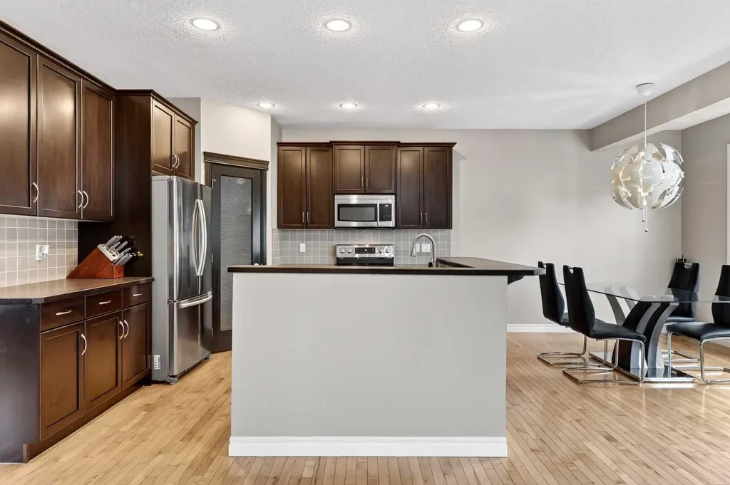 43 Heritage Hill Cochrane AB T4C 0L4