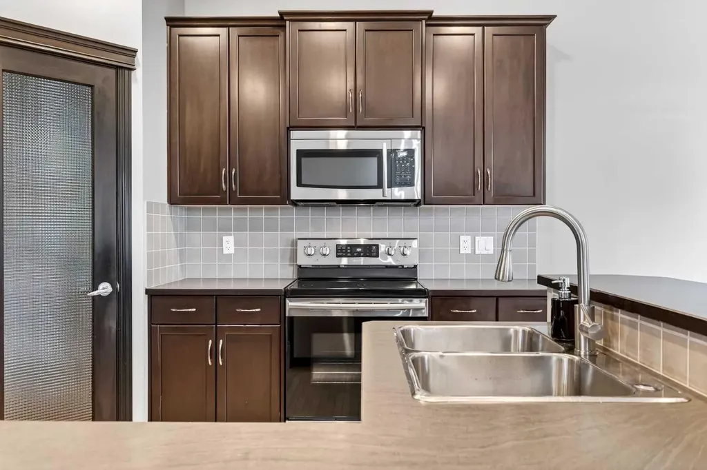43 Heritage Hill Cochrane AB T4C 0L4