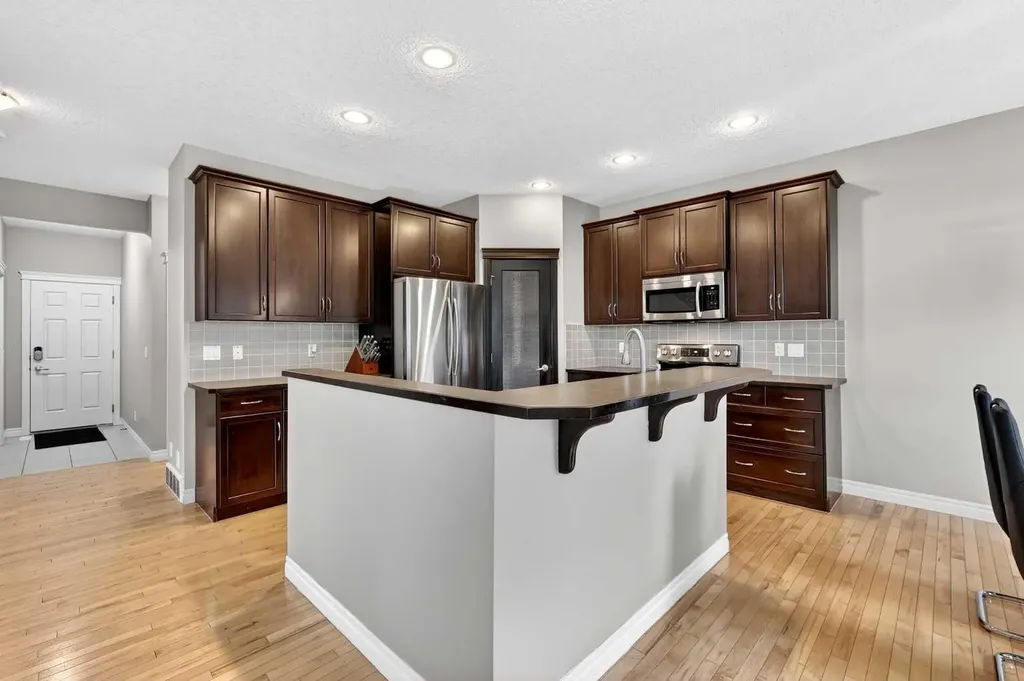 43 Heritage Hill Cochrane AB T4C 0L4