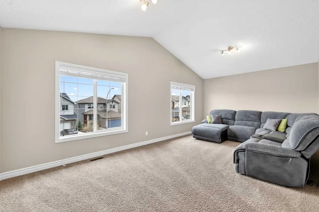 43 Heritage Hill Cochrane AB T4C 0L4