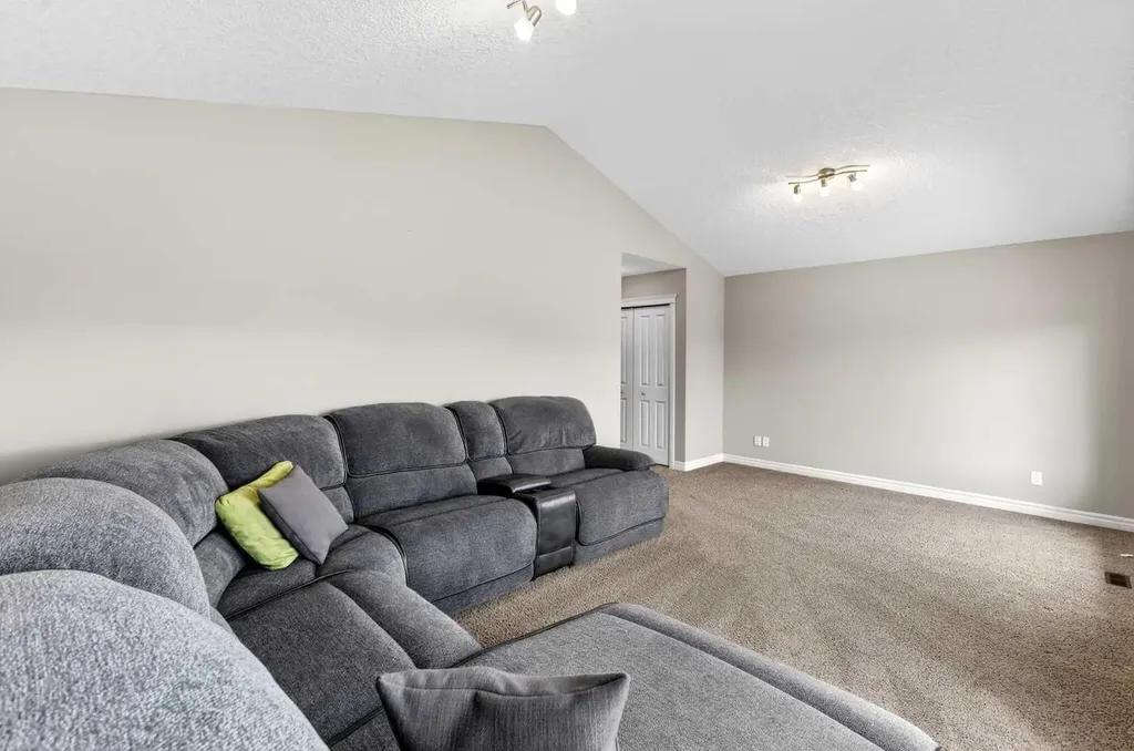 43 Heritage Hill Cochrane AB T4C 0L4