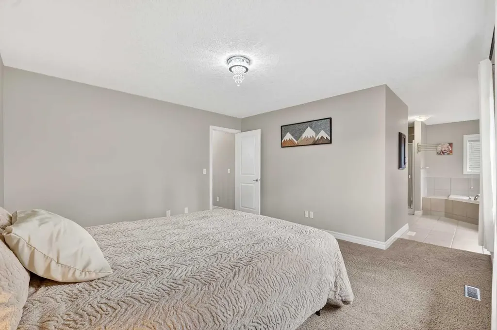 43 Heritage Hill Cochrane AB T4C 0L4