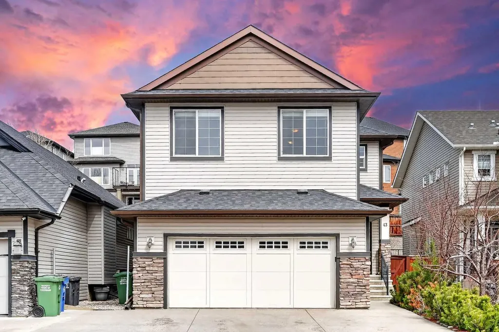 43 Heritage Hill Cochrane AB T4C 0L4