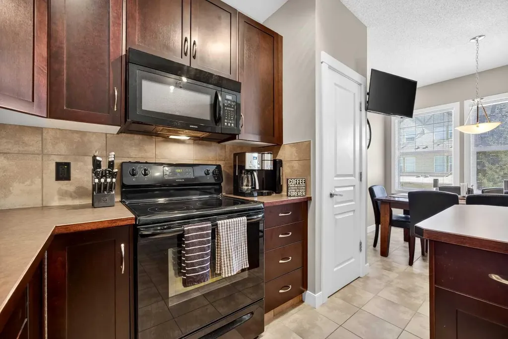 28 Heritage Drive Cochrane AB T4C 0K1