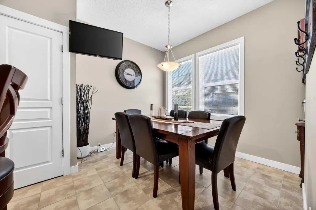 28 Heritage Drive Cochrane AB T4C 0K1