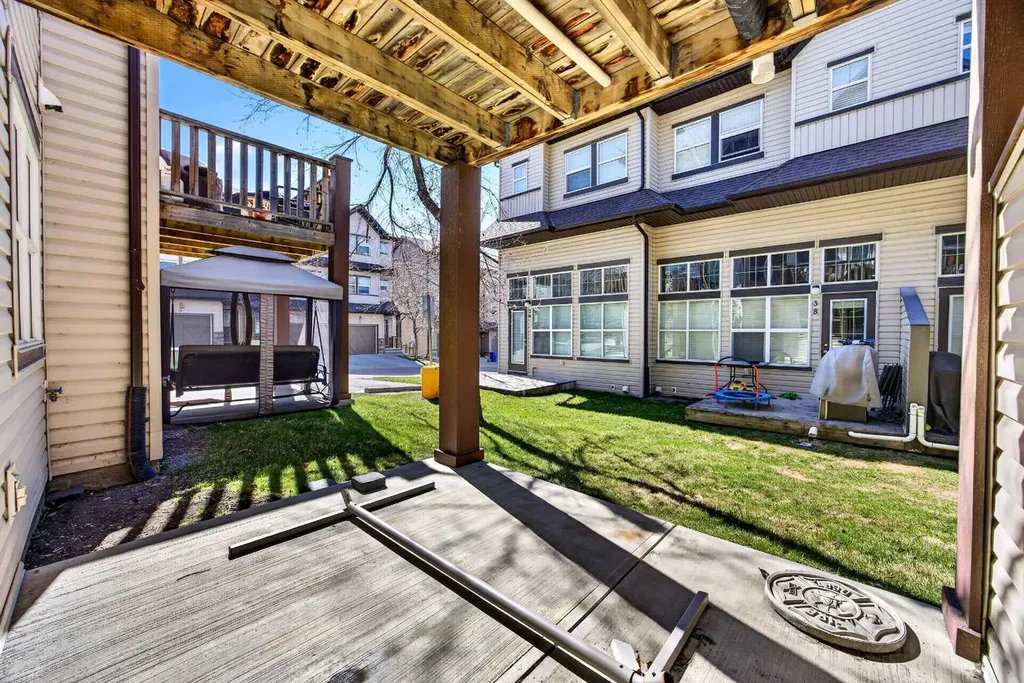 28 Heritage Drive Cochrane AB T4C 0K1