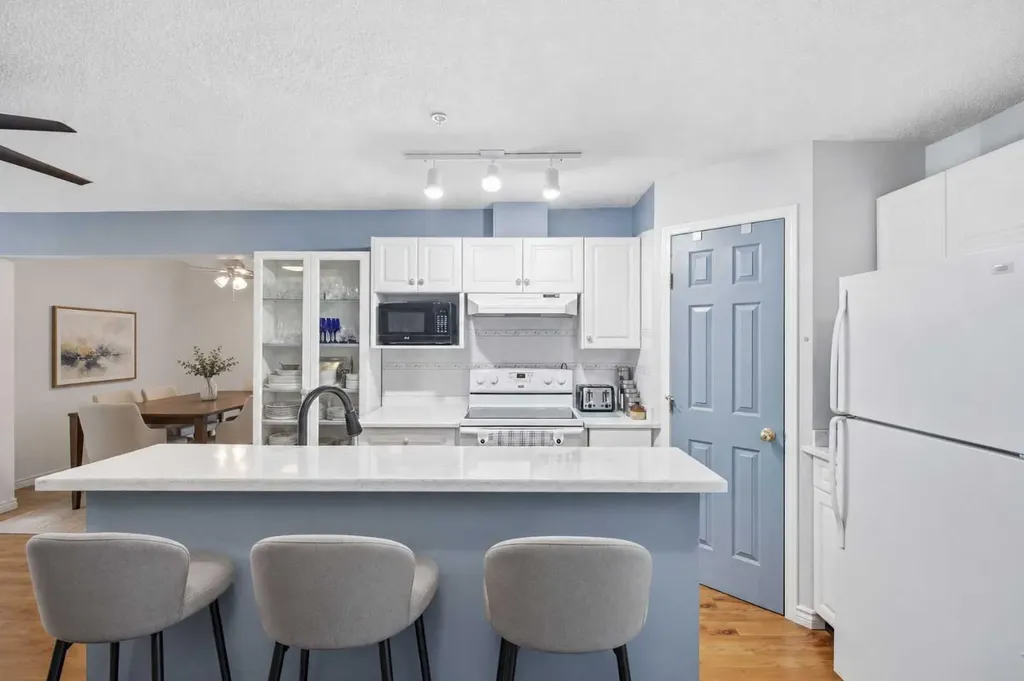 280 Shawville Way SE Calgary AB T2Y 3Z8