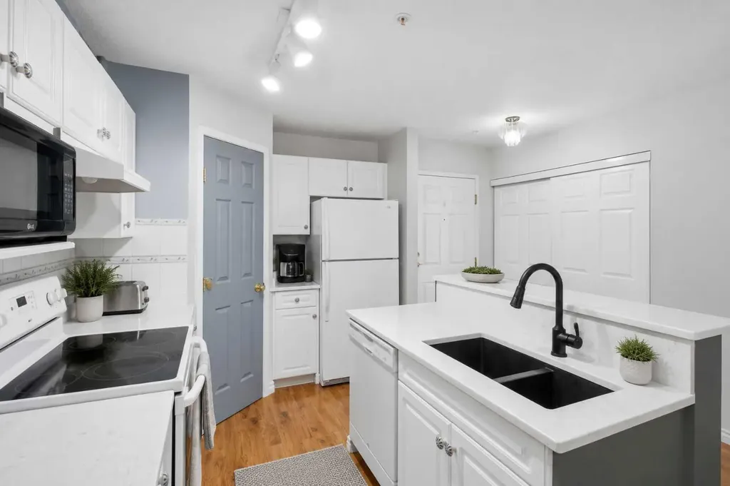 280 Shawville Way SE Calgary AB T2Y 3Z8